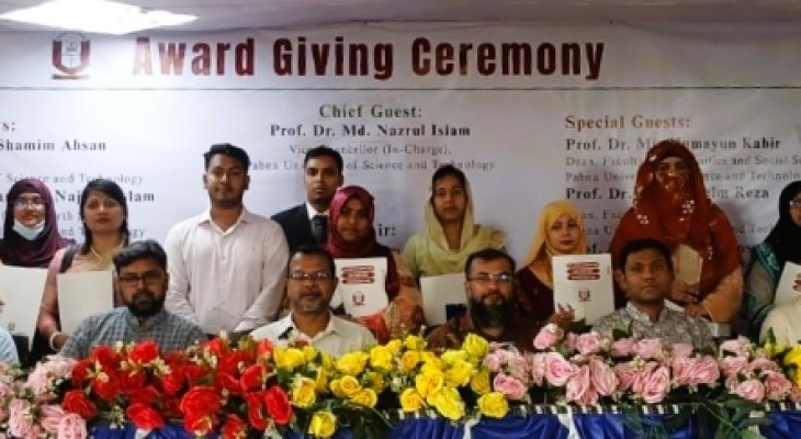 মেধাবীদের স্বীকৃতি:পাবিপ্রবিতে ডিনস অ্যাওয়ার্ড প্রদান